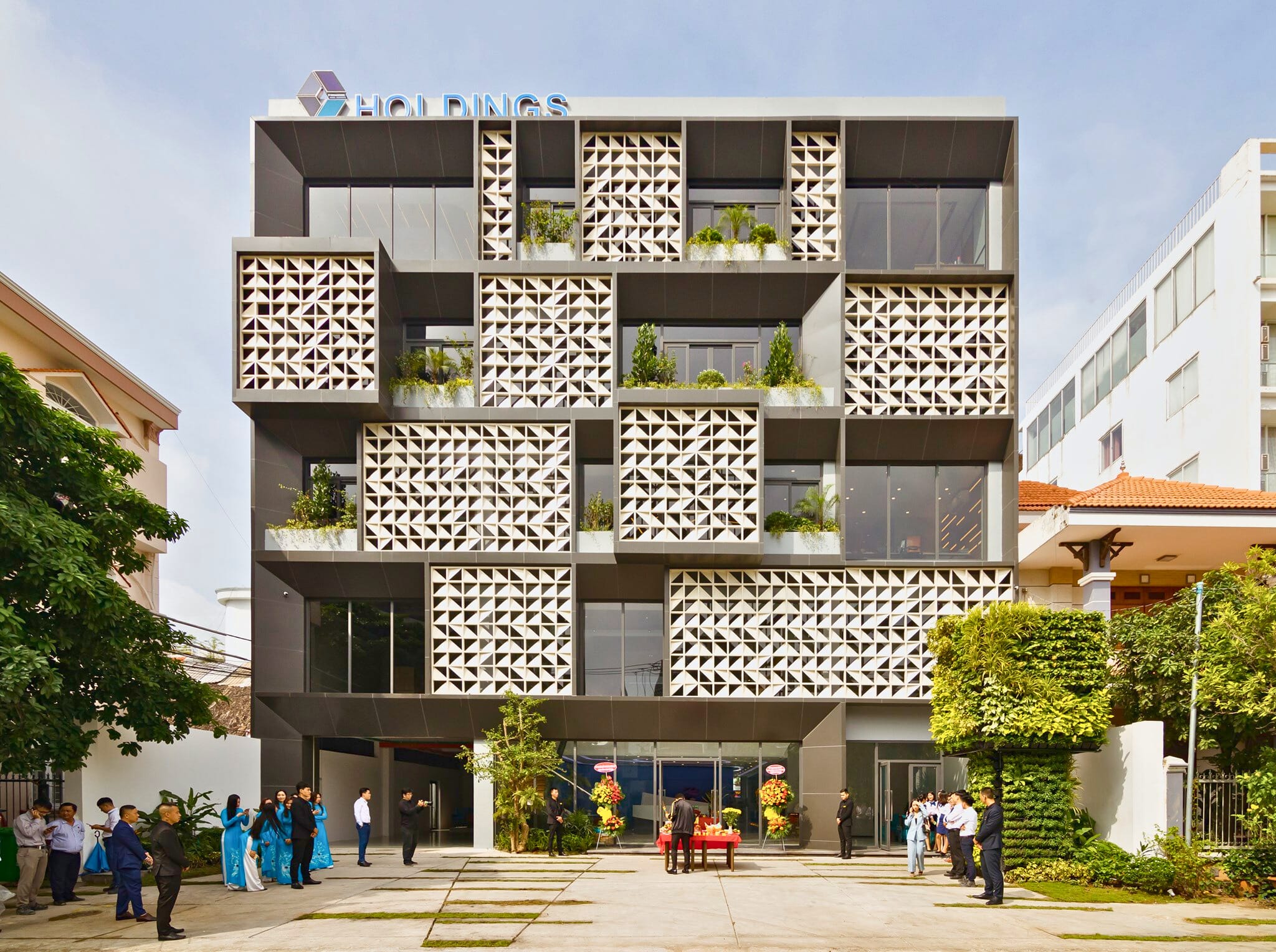 Tòa Nhà C Holdings